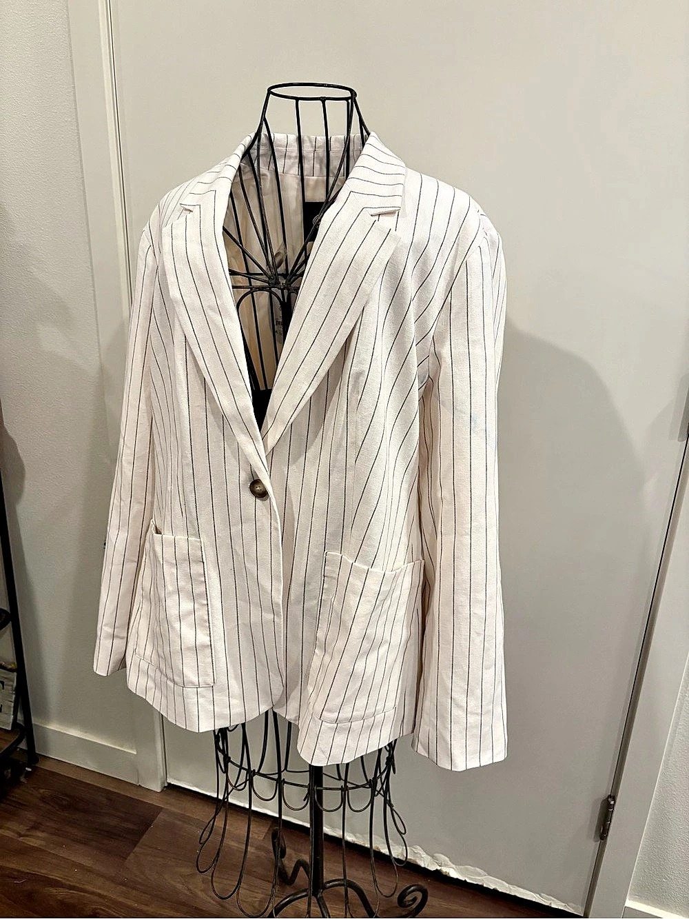 Striped Blazer in White & Black Size XXL